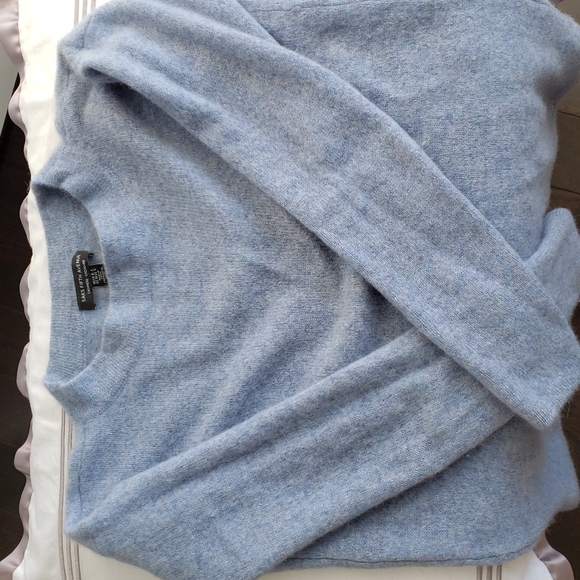 Saks Fifth Avenue 100% Cashmere Sweater - Picture 3 of 7